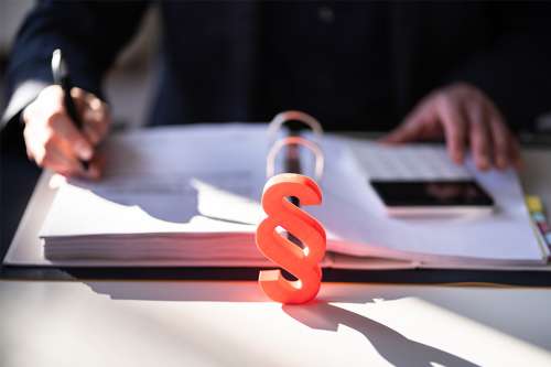 Foto: Mappe mit Paragraph Symbol